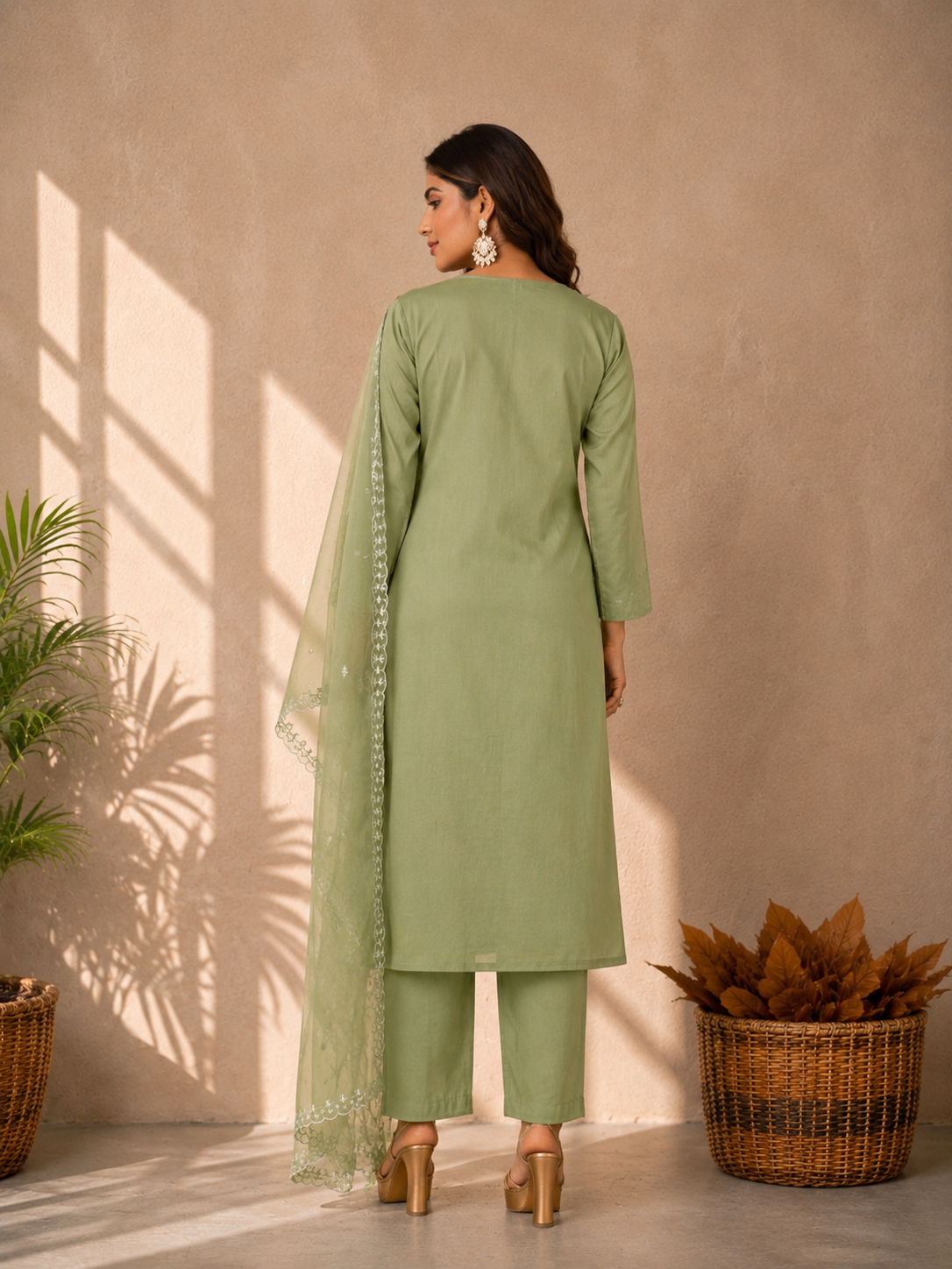 Inaayalina Pista Green Roman Silk Kurta Set with Organza Dupatta