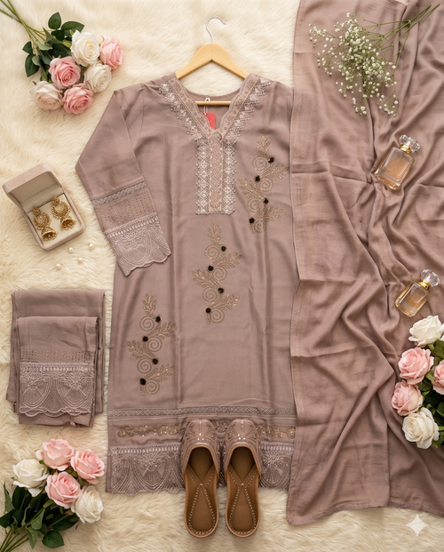 Inaayalina Brown Embroidered Pakistani Kurta Set